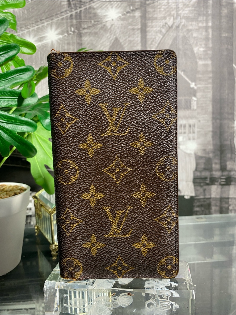 Authentic Louis Vuitton Monogram checkbook holder - Picture 2 of 15